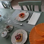 Alojamento de Acomodação e Pequeno-almoço Le Gemme Con Parcheggio E Giardino