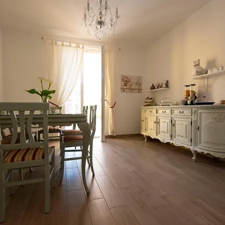 Le Gemme Con Parcheggio E Giardino 卡萨察利古勒
