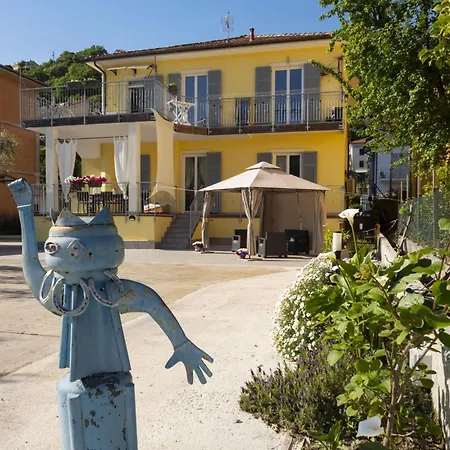 Le Gemme Con Parcheggio E Giardino Couette-café