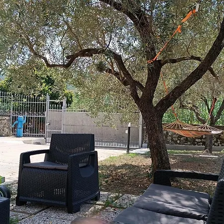 Le Gemme Con Parcheggio E Giardino