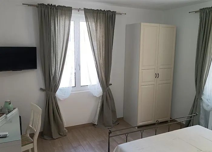 Oda ve Kahvaltı Le Gemme Con Parcheggio E Giardino 3*