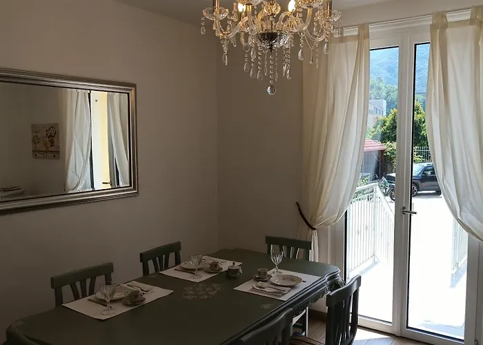 Le Gemme Con Parcheggio E Giardino Oda ve Kahvaltı Casarza Ligure