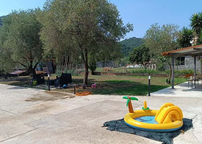 Oda ve Kahvaltı Le Gemme Con Parcheggio E Giardino Casarza Ligure