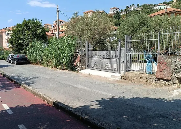 Oda ve Kahvaltı Le Gemme Con Parcheggio E Giardino Casarza Ligure