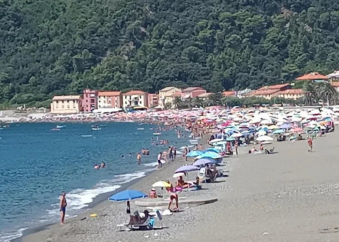 Le Gemme Con Parcheggio E Giardino Oda ve Kahvaltı Casarza Ligure